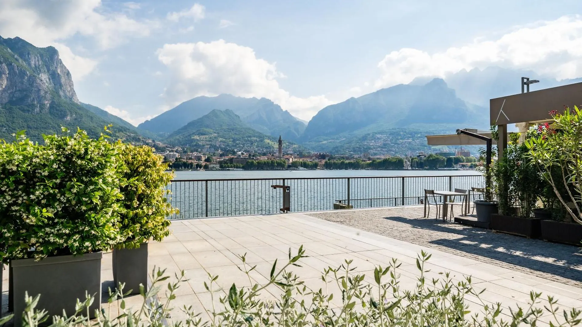 Renzo & Lucia Living Lake Malgrate 0*,